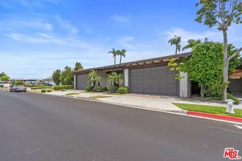 1542 Galaxy Dr, Newport Beach, CA 92660