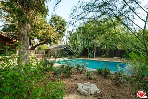 Exterior - 967 Palm Ter, Pasadena, CA 91104 photo 13 of 31