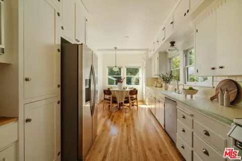 Kitchen - 967 Palm Ter, Pasadena, CA 91104 photo 1 of 3
