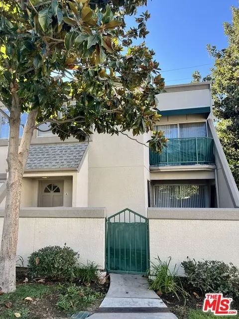 18514 Mayall St #A, Northridge, CA 91324