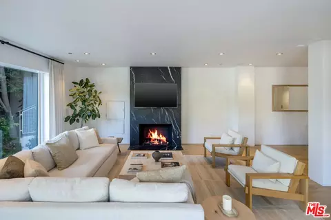 309 E Rustic Rd, Santa Monica, CA 90402 photo 14