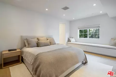 309 E Rustic Rd, Santa Monica, CA 90402 photo 22