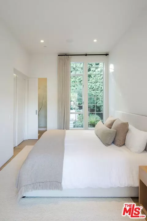 309 E Rustic Rd, Santa Monica, CA 90402 photo 20