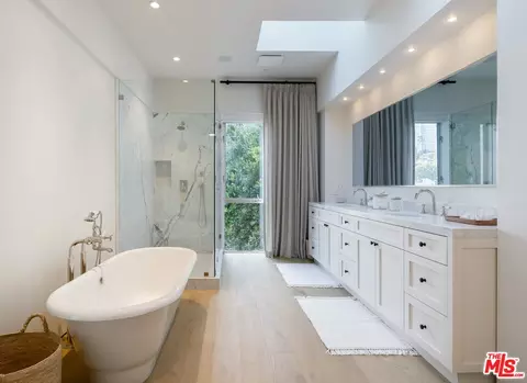 309 E Rustic Rd, Santa Monica, CA 90402 photo 19