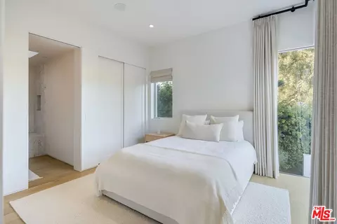 309 E Rustic Rd, Santa Monica, CA 90402 photo 21