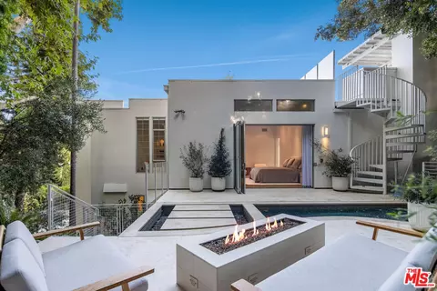 309 E Rustic Rd, Santa Monica, CA 90402 photo 4