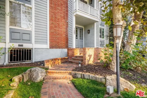 11667 Gorham Ave #103, Los Angeles, CA 90049