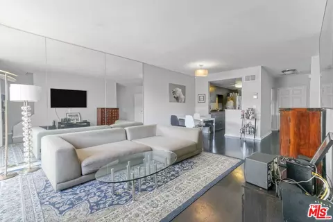 8839 Cynthia St #3, West Hollywood, CA 90069