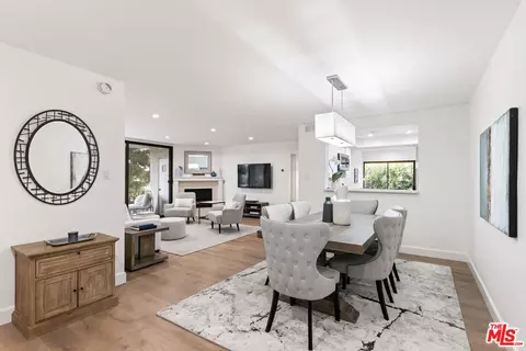 838 S Barrington Ave #201, Los Angeles, CA 90049