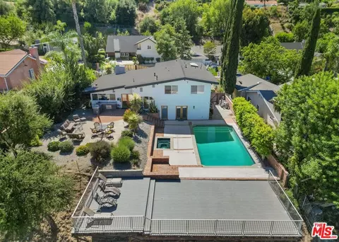 4030 Ellenita Ave, Tarzana, CA 91356