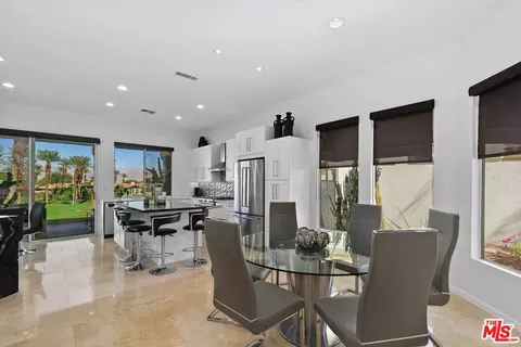 374 Desert Holly Dr, Palm Desert, CA 92211