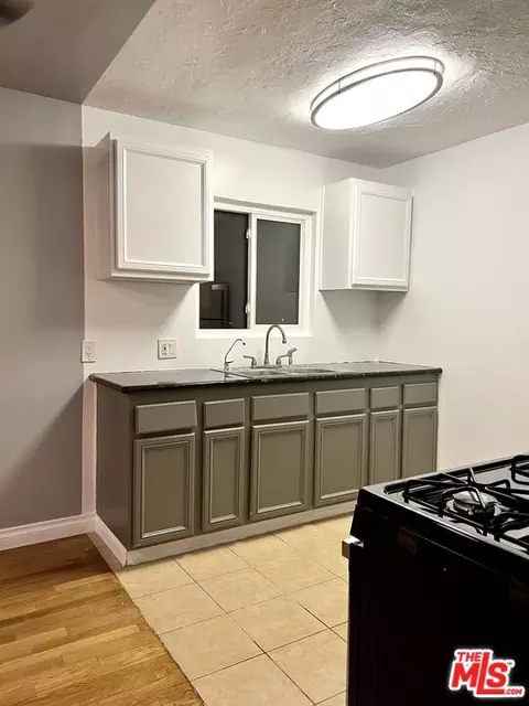 13357 Victory Blvd, Van Nuys, CA 91401 photo 9