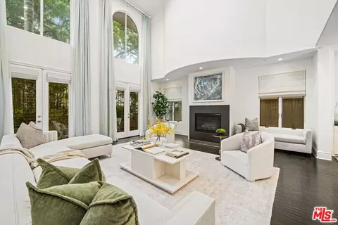 1544 Camden Ave #101, Los Angeles, CA 90025