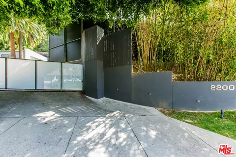 2200 Coldwater Canyon Dr, Beverly Hills, CA 90210