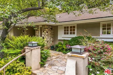 2813 Moraga Dr, Los Angeles, CA 90077