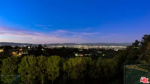 16405 Mulholland Dr, Los Angeles, CA 90049