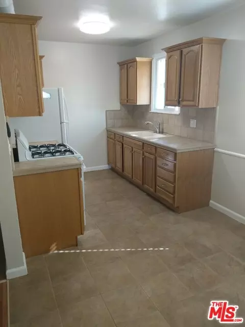 19406 Gilmore St, Reseda, CA 91335 photo 12