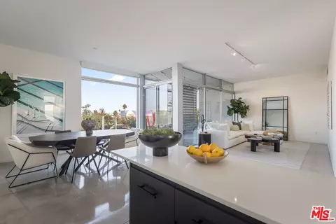 901 Hancock Ave #302, West Hollywood, CA 90069