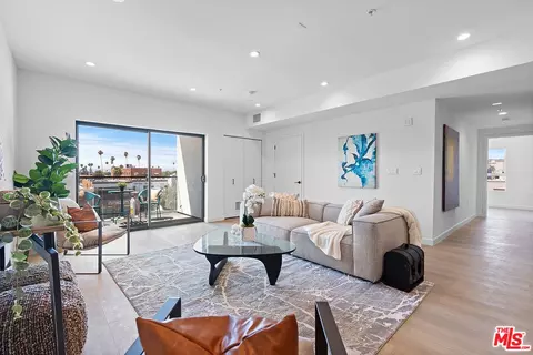 321 S Oxford Ave #201, Los Angeles, CA 90010
