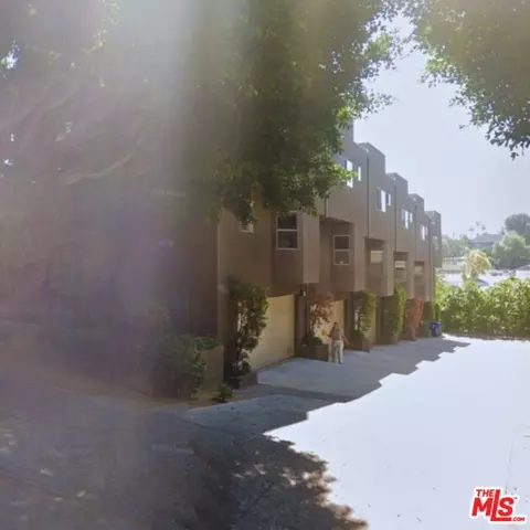1077 W Kensington Rd #3, Los Angeles, CA 90026