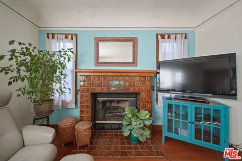 Living - 533 E Windsor Rd, Glendale, CA 91205 photo 5 of 11