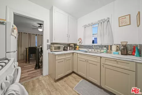 Kitchen - 533 E Windsor Rd, Glendale, CA 91205 photo 4 of 5