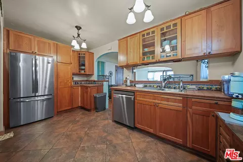Kitchen - 533 E Windsor Rd, Glendale, CA 91205 photo 3 of 5