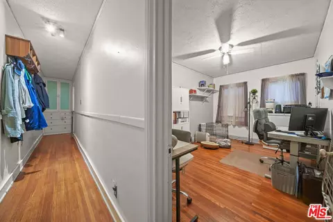 Entry Way - 533 E Windsor Rd, Glendale, CA 91205 photo 2 of 3
