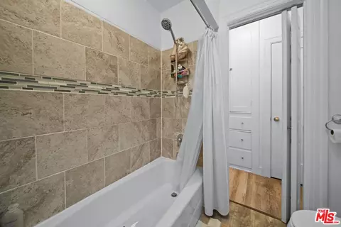 Bath - 533 E Windsor Rd, Glendale, CA 91205 photo 3 of 3