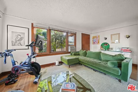 Living - 533 E Windsor Rd, Glendale, CA 91205 photo 8 of 11