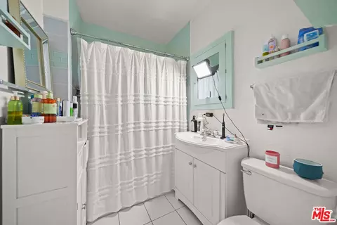 Bath - 533 E Windsor Rd, Glendale, CA 91205 photo 2 of 3