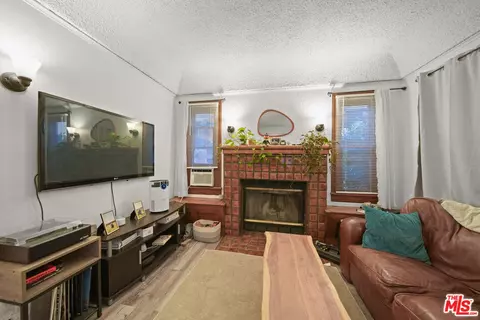 Living - 533 E Windsor Rd, Glendale, CA 91205 photo 11 of 11
