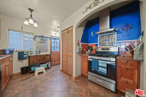 Kitchen - 533 E Windsor Rd, Glendale, CA 91205 photo 1 of 5