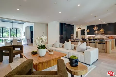 876 N Norman Pl, Los Angeles, CA 90049