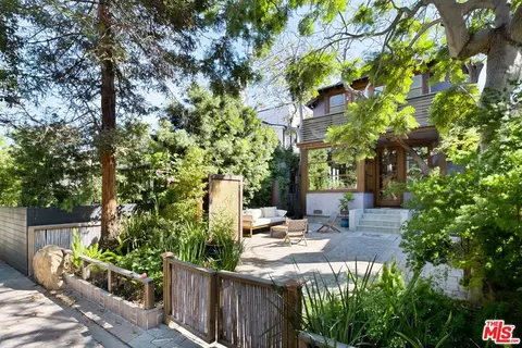 Exterior - 118 Wavecrest Ave, Venice, CA 90291 photo 2 of 6