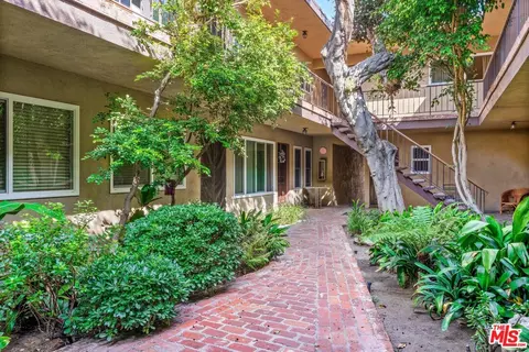 1722 Brockton Ave #11, Los Angeles, CA 90025