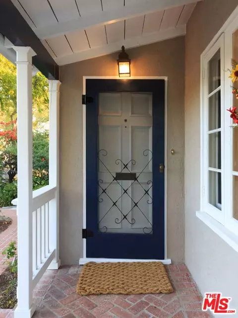 517 Castano Ave, Pasadena, CA 91107 photo 3