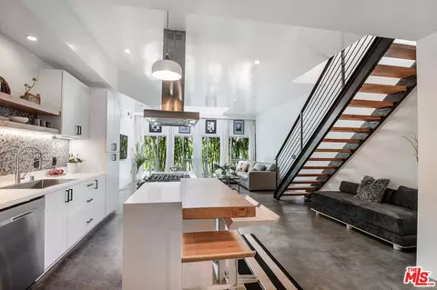 803 Wilcox Ave #3, Los Angeles, CA 90038
