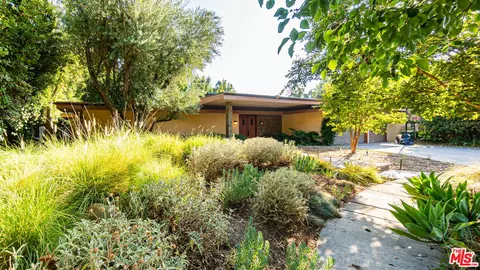 17414 Cumpston St, Encino, CA 91316