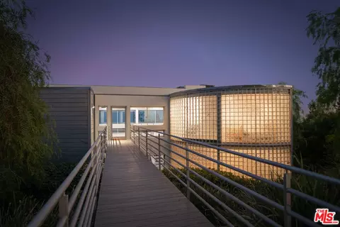 21839 Saddle Peak Rd, Topanga, CA 90290