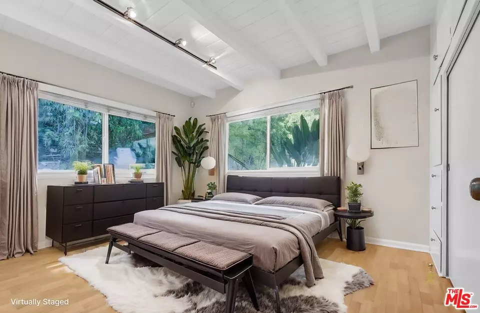 Bedroom - 10524 Seabury Ln, Los Angeles, CA 90077 photo 6 of 8