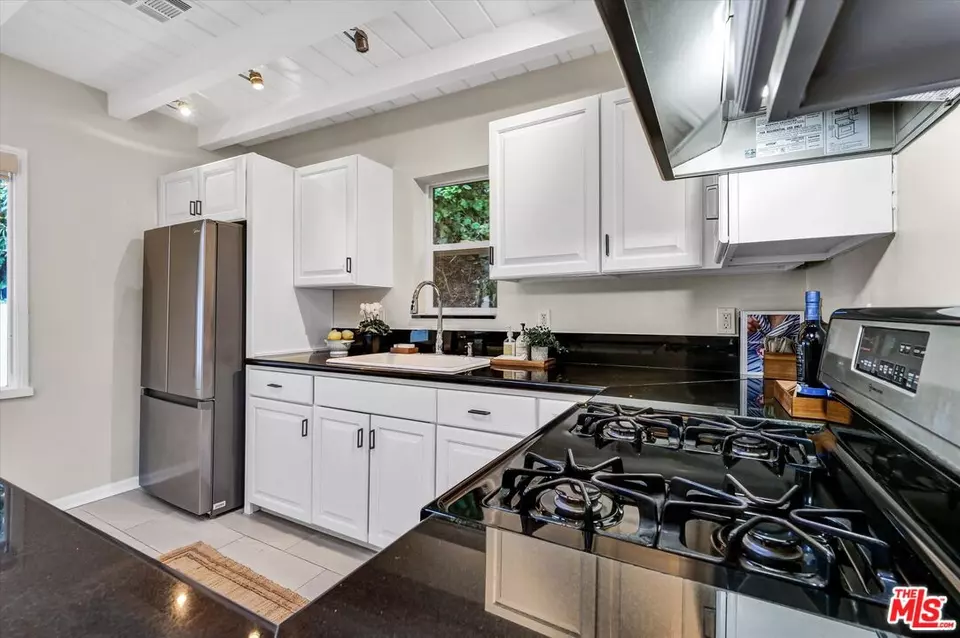 Kitchen - 10524 Seabury Ln, Los Angeles, CA 90077 photo 3 of 5