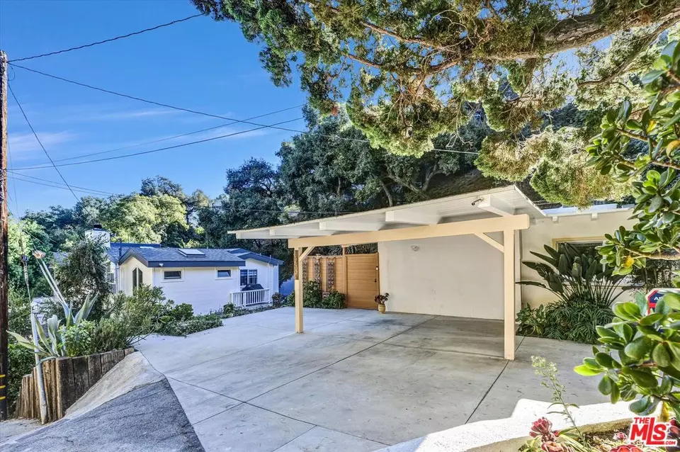 Exterior - 10524 Seabury Ln, Los Angeles, CA 90077 photo 2 of 11