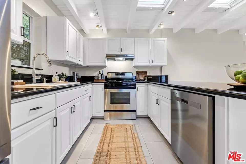 Kitchen - 10524 Seabury Ln, Los Angeles, CA 90077 photo 5 of 5