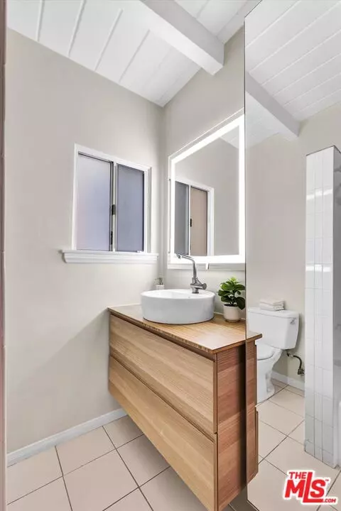 Bath - 10524 Seabury Ln, Los Angeles, CA 90077 photo 2 of 3
