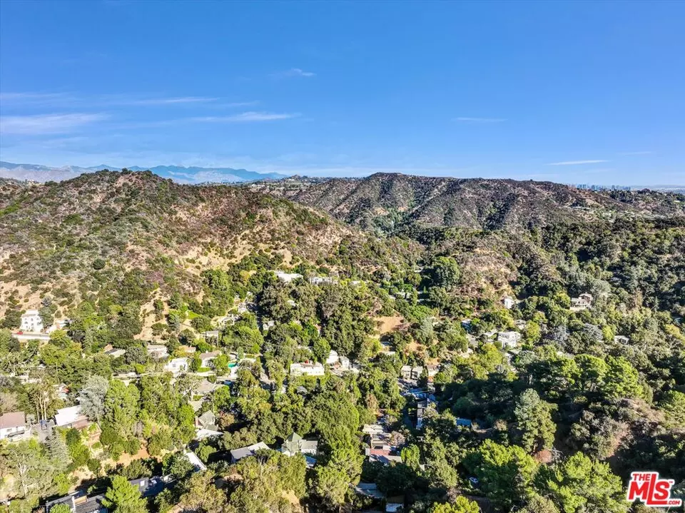 View/Area - 10524 Seabury Ln, Los Angeles, CA 90077 photo 5 of 5