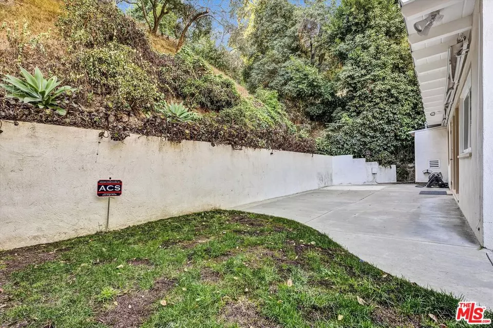 Exterior - 10524 Seabury Ln, Los Angeles, CA 90077 photo 10 of 11