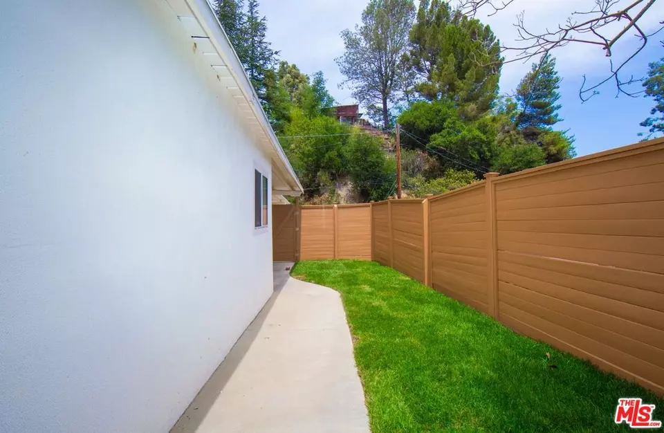 Exterior - 10524 Seabury Ln, Los Angeles, CA 90077 photo 8 of 11