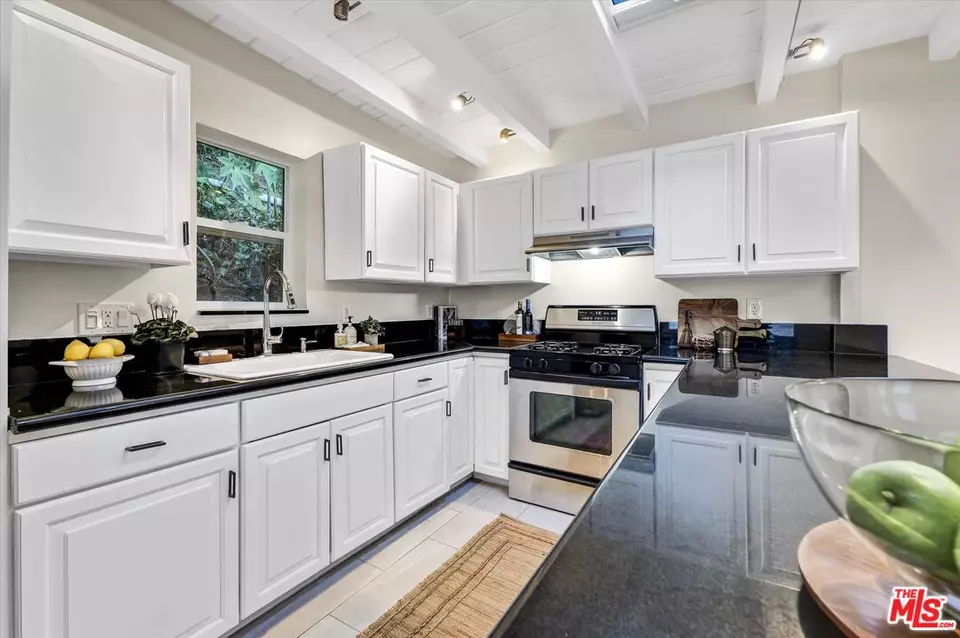 Kitchen - 10524 Seabury Ln, Los Angeles, CA 90077 photo 2 of 5