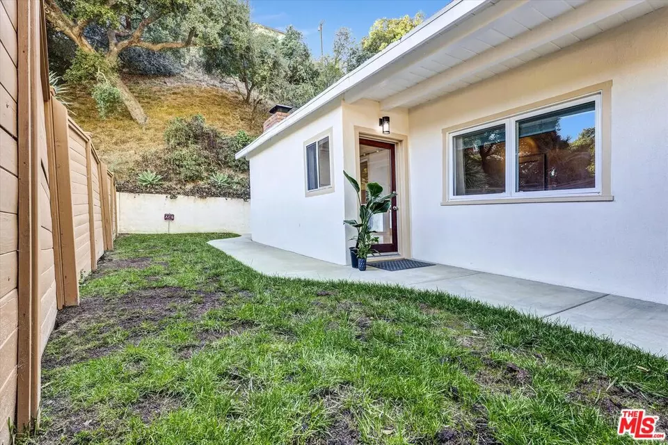 Exterior - 10524 Seabury Ln, Los Angeles, CA 90077 photo 3 of 11